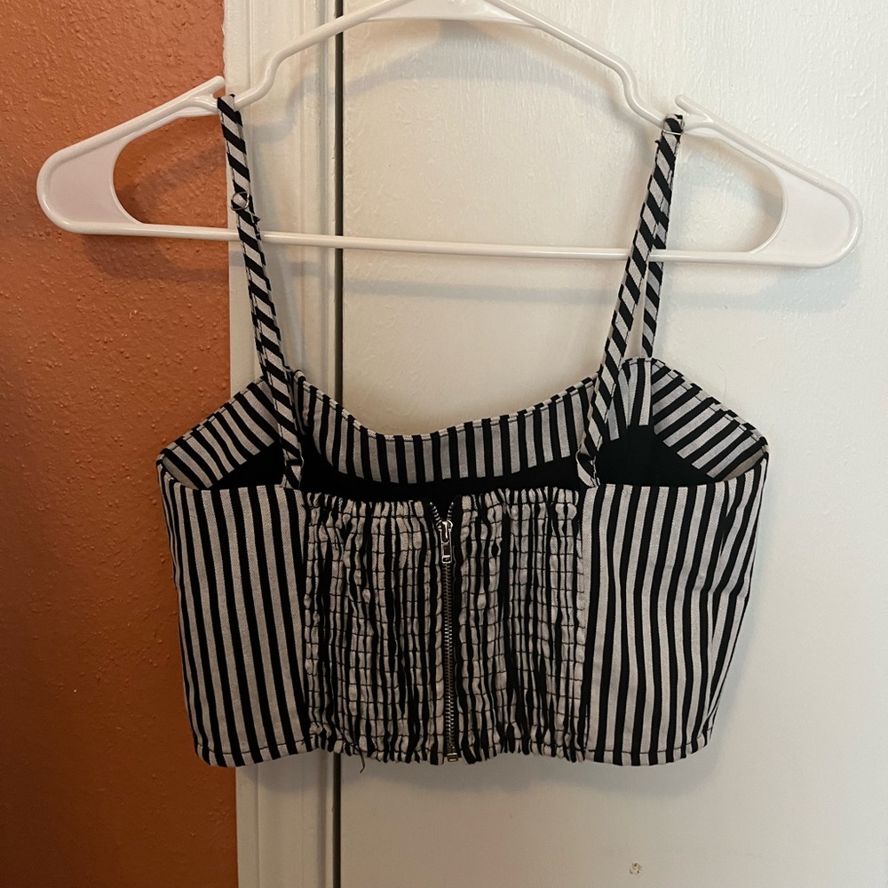 Crop top - Picture 2 of 3
